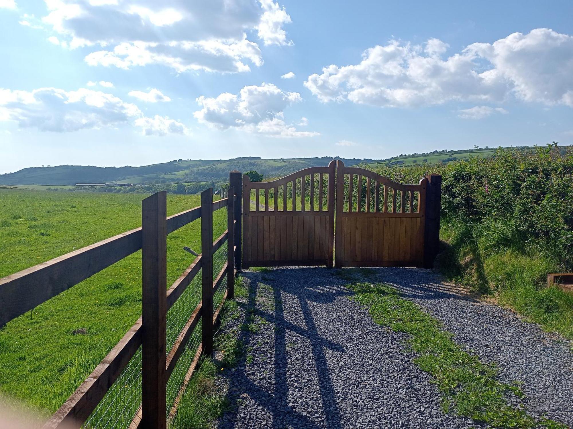 Oak Tree Farm 호텔 Llanfynydd 외부 사진